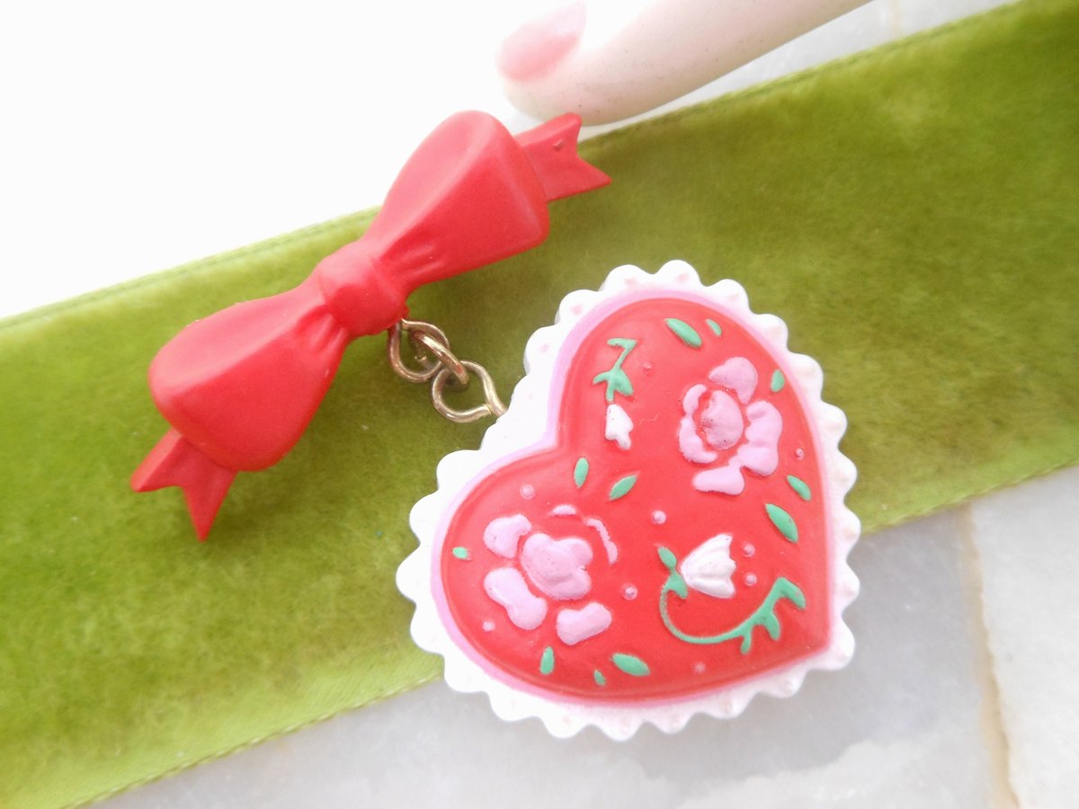 Vintage Valentine Heart Pin Brooch Resin Plastic Dangle Charm Pink Rose Love Romance Gift, VivianJoel.com