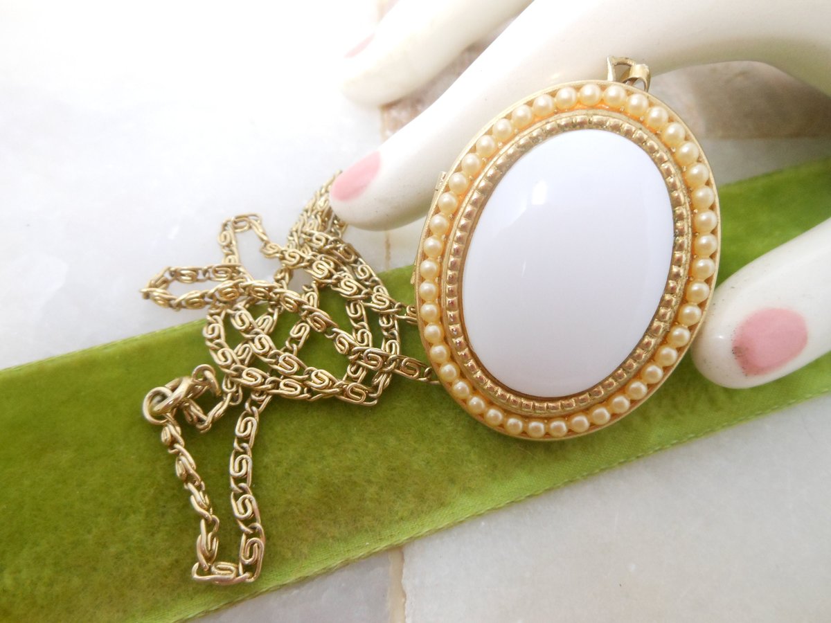 Vintage AVON Locket Photo Pendant Necklace White Milk Glass Swingy Chain Jewelry Gift, VivianJoel.com