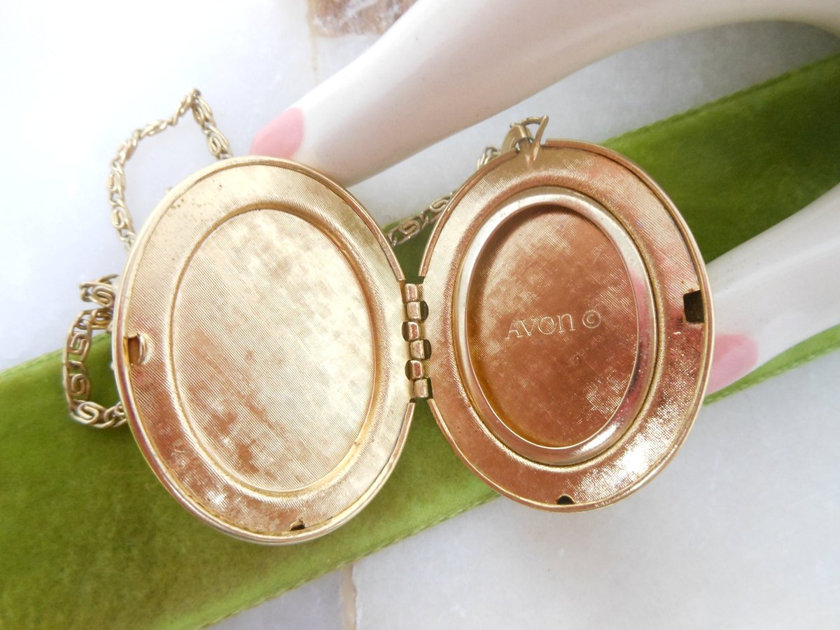 Vintage AVON Locket Photo Pendant Necklace White Milk Glass Swingy Chain Jewelry Gift, VivianJoel.com