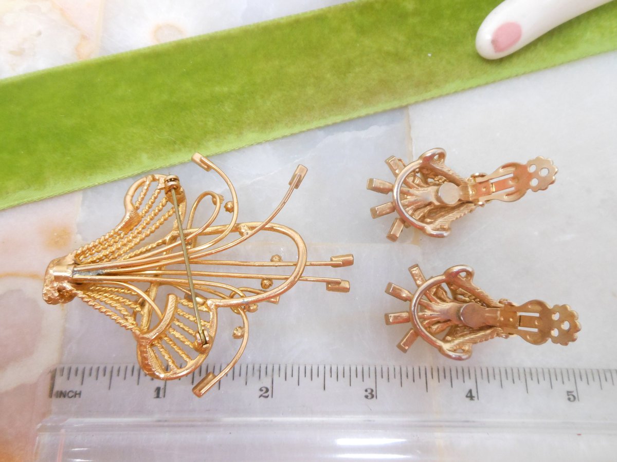 Vintage Rhinestone Brooch Basket Earring SET Clip On Flower Pin Gold Plate Jewelry Gift Mid Century, VivianJoel.com