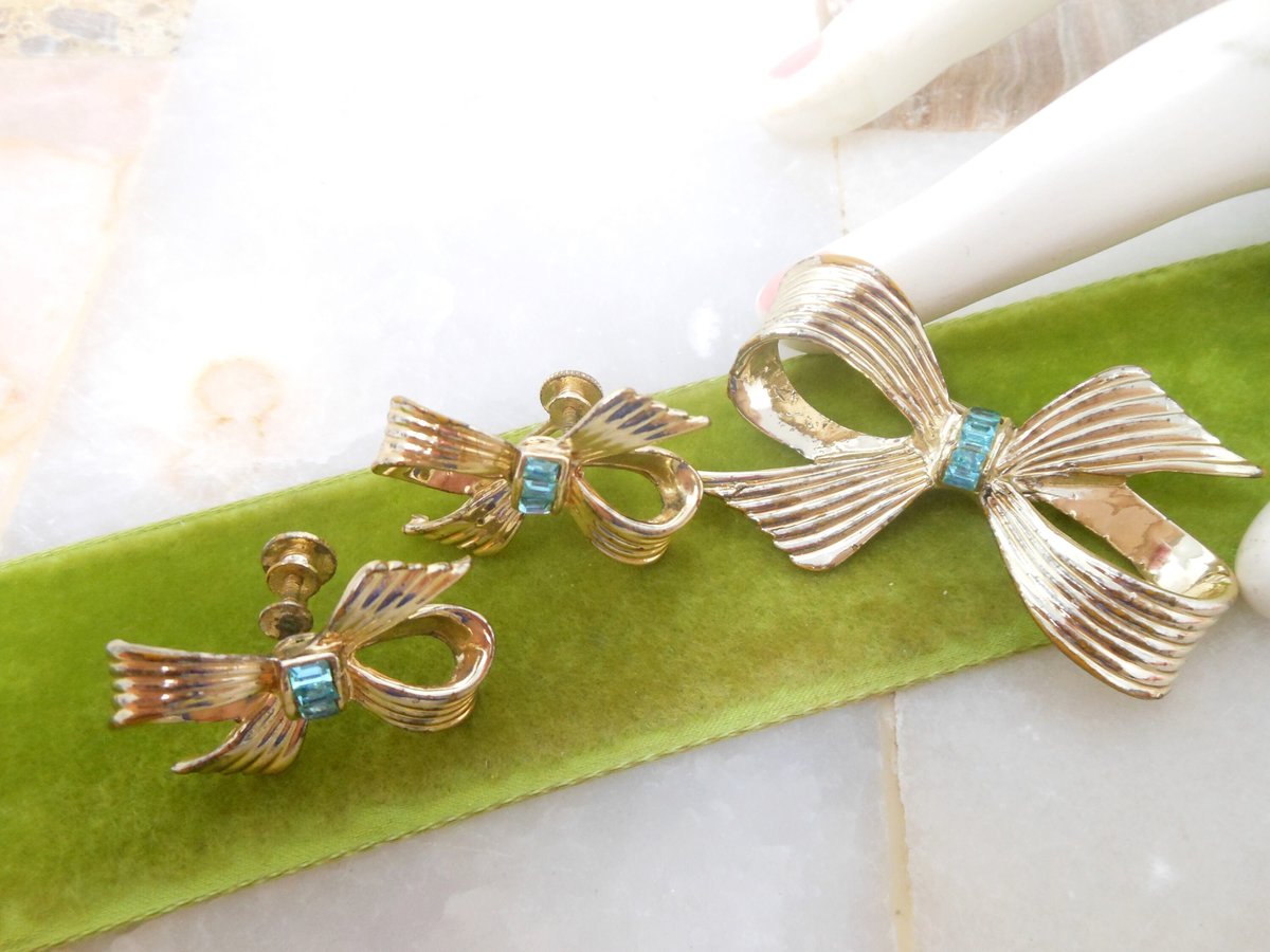 Vintage CORO Bow Brooch Earrings SET Rhinestone Blue Gold Tone Plate Designer Mid Century, VivianJoel.com