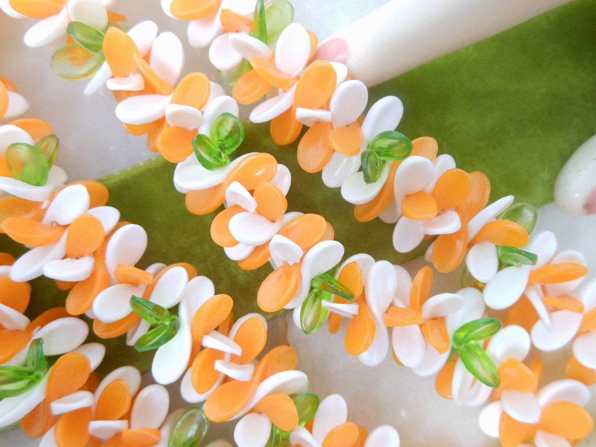 Vintage Plastic Flower Necklace Garland Lei Bead Daisy Flower Cluster Mix Green Long 53" MOD Mid Century Jewelry Gift, VivianJoel.com