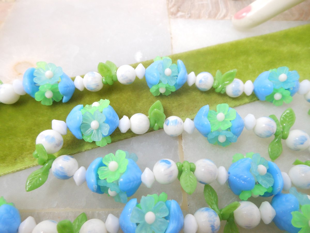 Vintage Plastic Lei Flower Necklace Garland Bead Daisy Flower Cluster Mix Blue Green Long 36" MOD Mid Century Jewelry Gift, VivianJoel.com