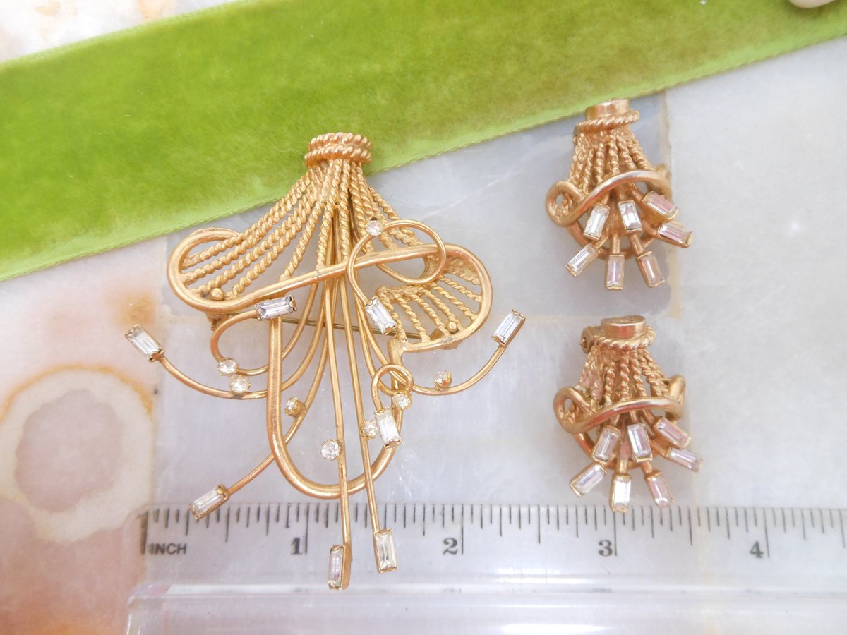 Vintage Rhinestone Brooch Basket Earring SET Clip On Flower Pin Gold Plate Jewelry Gift Mid Century, VivianJoel.com