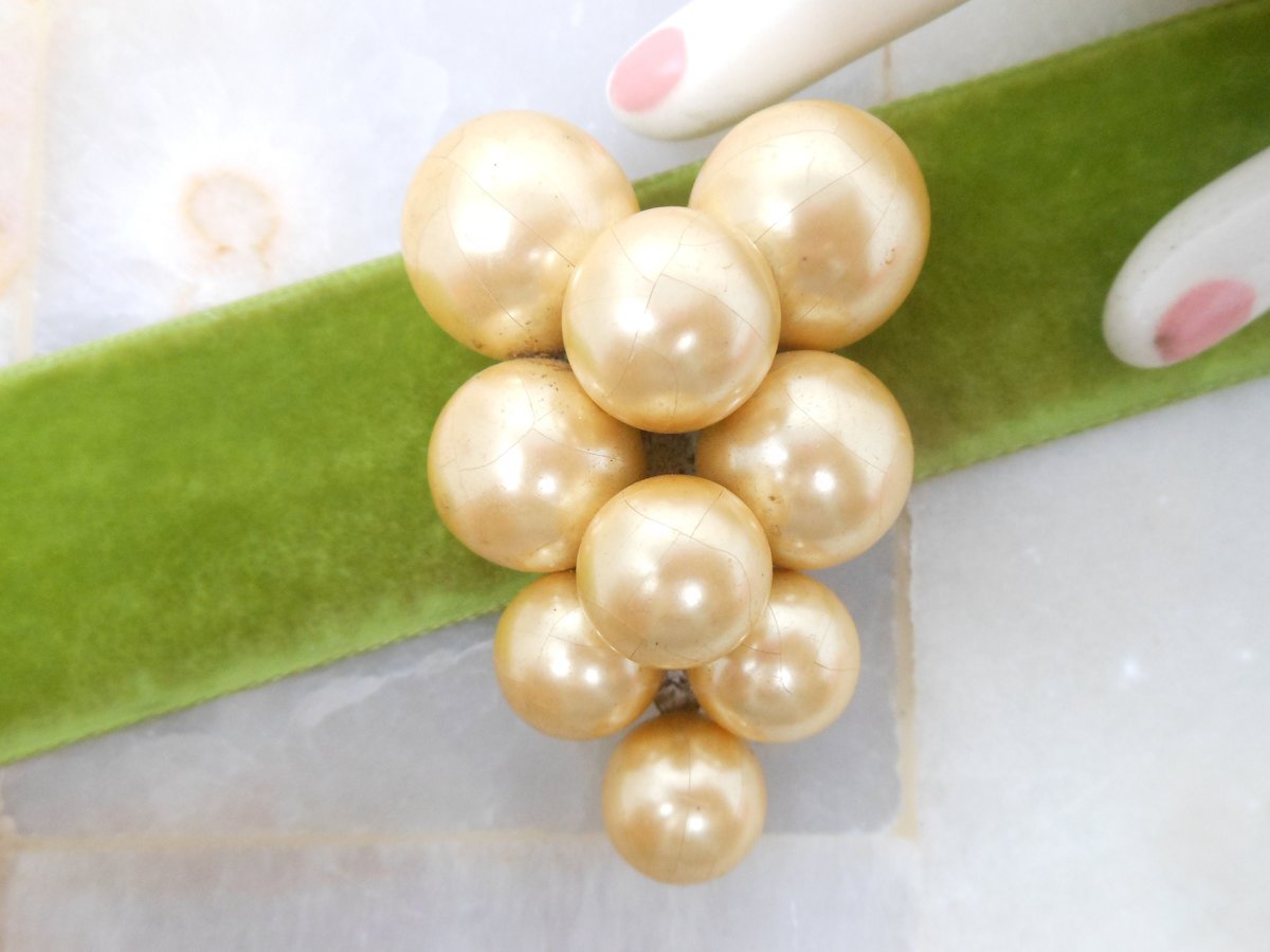 Vintage Huge Bead Dress Fur Clip Faux Pearl Brooch Champagne Golden Pin Mid Century Jewelry *as is*, VivianJoel.com