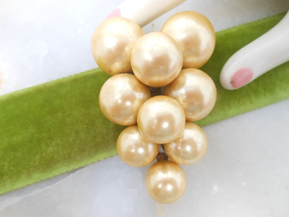 Vintage Huge Bead Dress Fur Clip Faux Pearl Brooch Champagne Golden Pin Mid Century Jewelry *as is*, VivianJoel.com