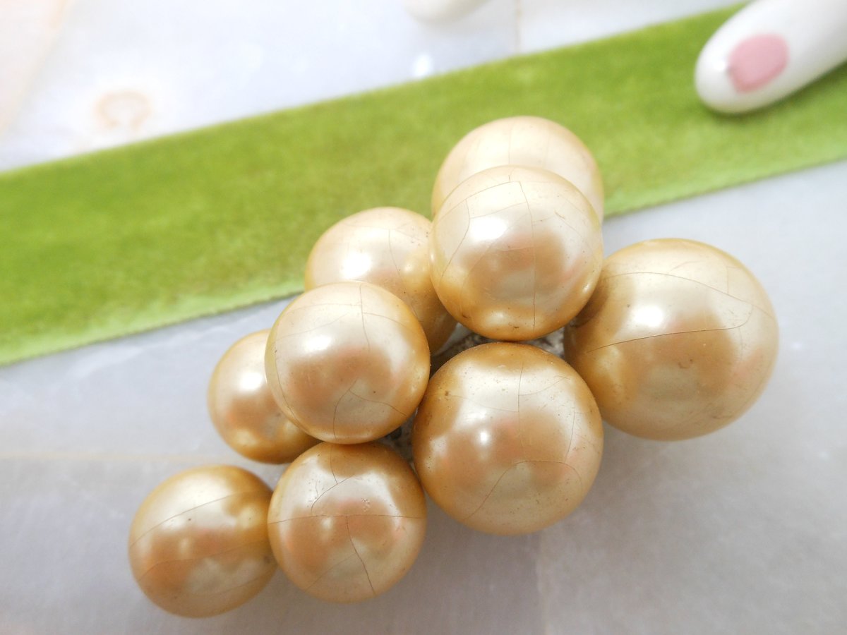 Vintage Huge Bead Dress Fur Clip Faux Pearl Brooch Champagne Golden Pin Mid Century Jewelry *as is*, VivianJoel.com