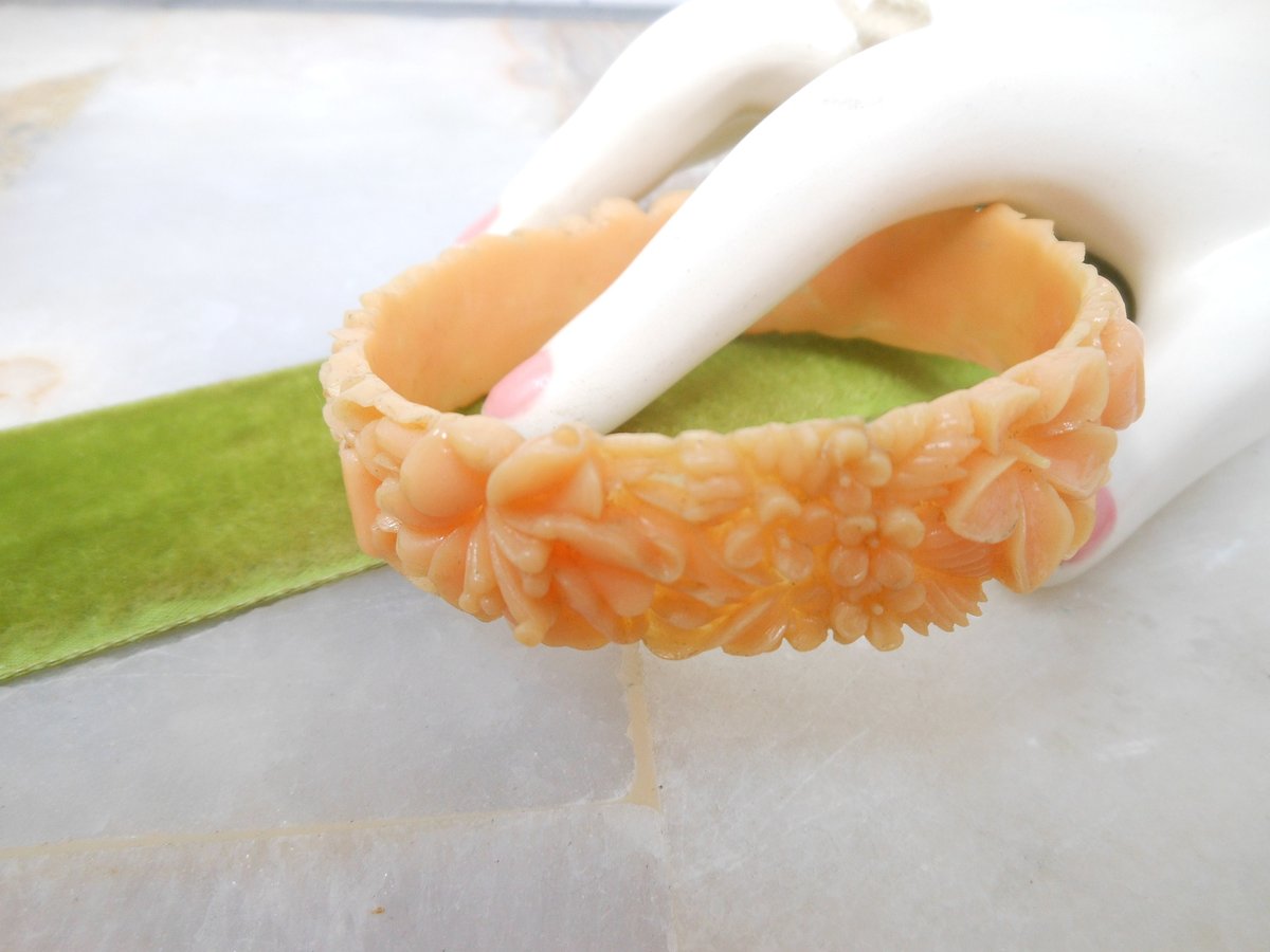 Vintage Celluloid Flower Garland Bangle Bracelet Carved Molded Art Deco Bakelite Era Mid Century Jewelry, VivianJoel.com