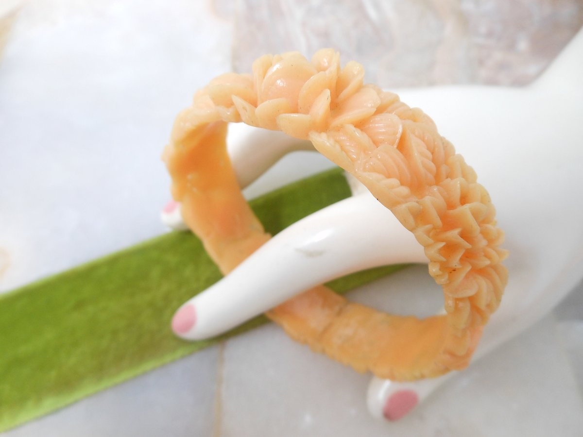 Vintage Celluloid Flower Garland Bangle Bracelet Carved Molded Art Deco Bakelite Era Mid Century Jewelry, VivianJoel.com