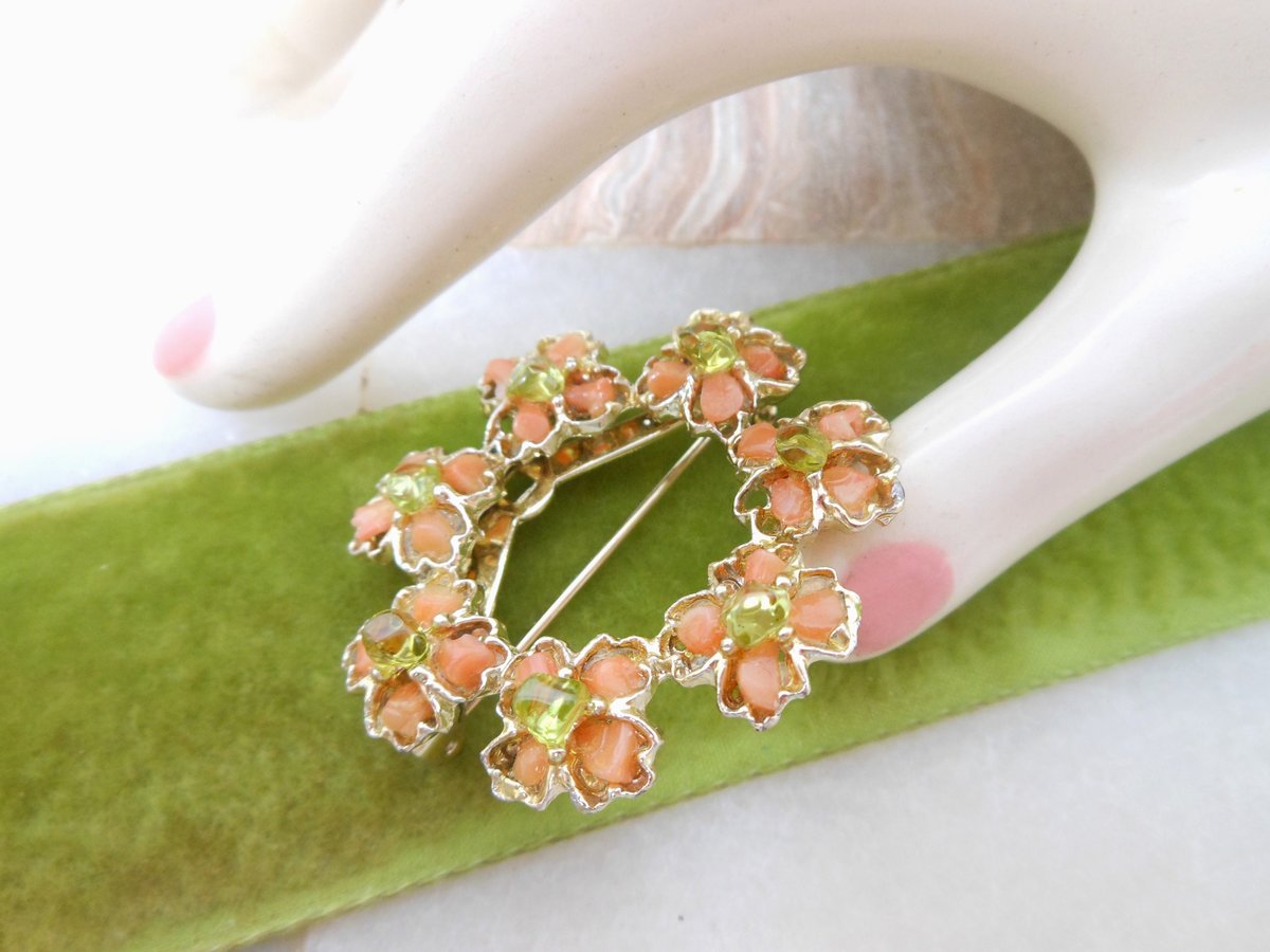 Vintage Coral Peridot Wreath Brooch Flower Pin Circle Retro Beach Tiki Tropical Mid Century Jewelry Gift, VivianJoel.com