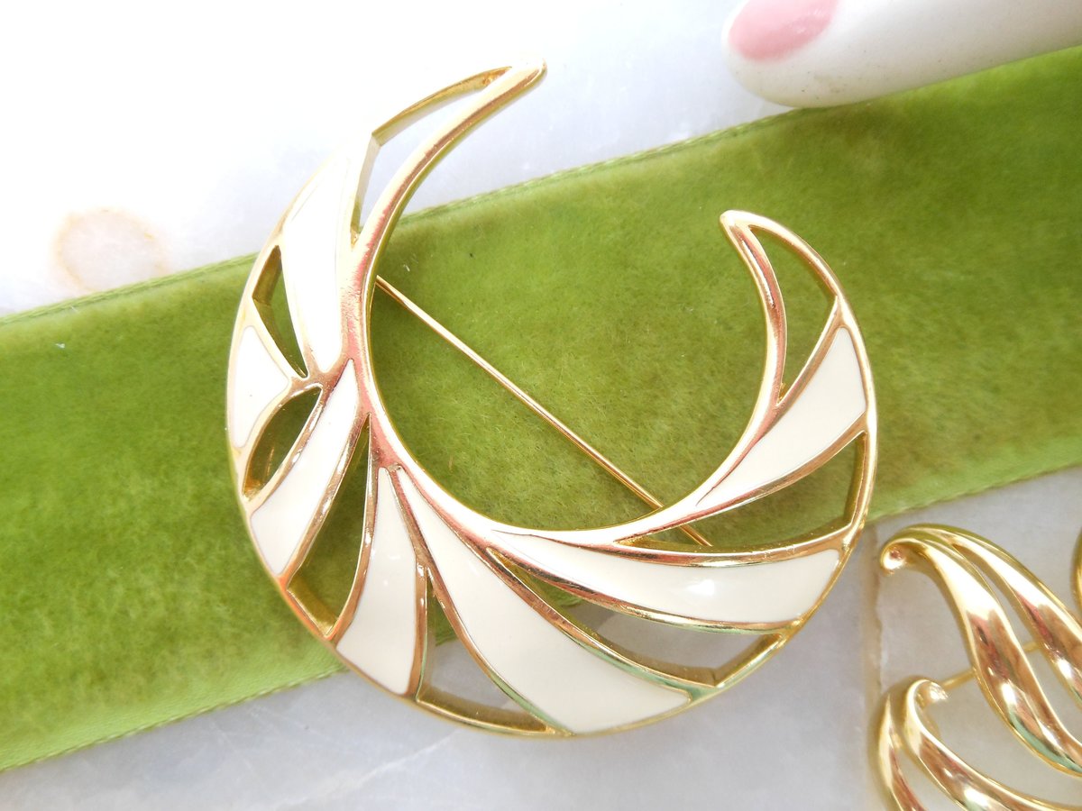 Vintage LOT 3 MONET Designer Brooch Gold Plate Classic Timeless Collection Flower Clover Moon Jewelry Gift Mid Century, VivianJoel.com