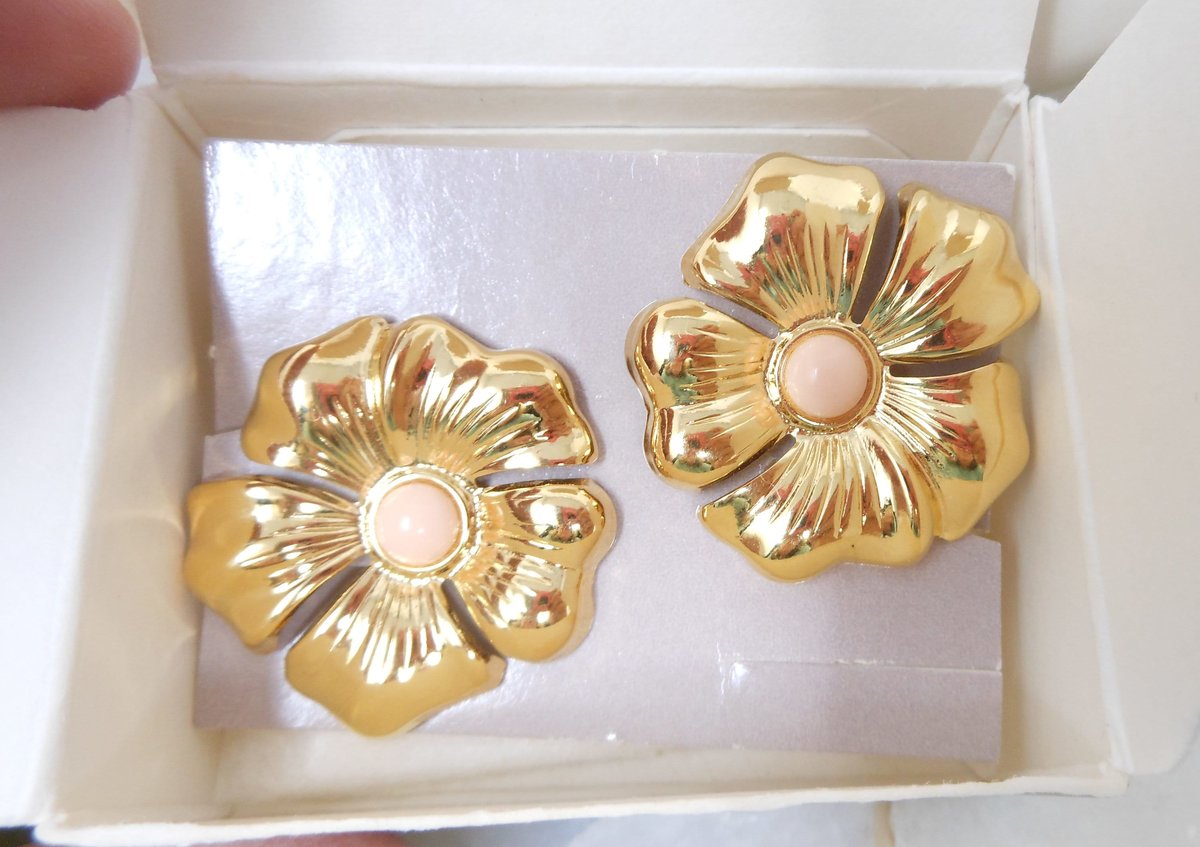 Vintage AVON Flower Earrings Clip On Gold Tone Polished Blossoms Jumbo Lightweight IOB Pink Designer Jewelry Gift, VivianJoel.com