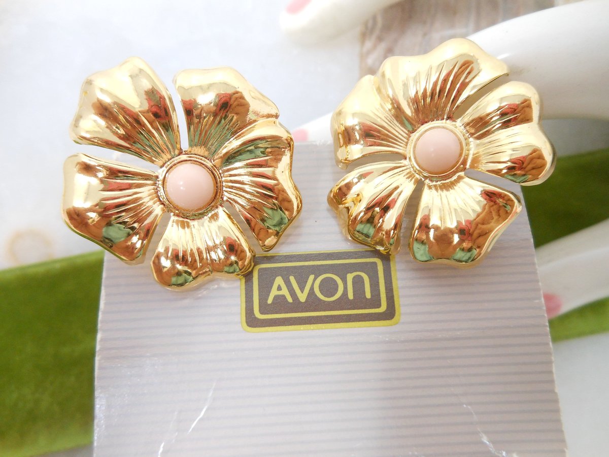 Vintage AVON Flower Earrings Clip On Gold Tone Polished Blossoms Jumbo Lightweight IOB Pink Designer Jewelry Gift, VivianJoel.com