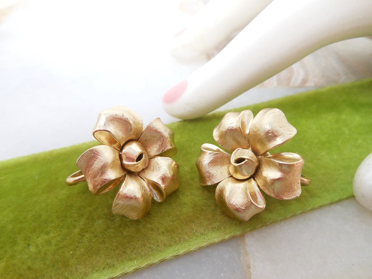 Vintage Crown TRIFARI Earrings Designer Flower Bow Ribbon Gold Plate Mid Century Jewelry Gift, VivianJoel.com