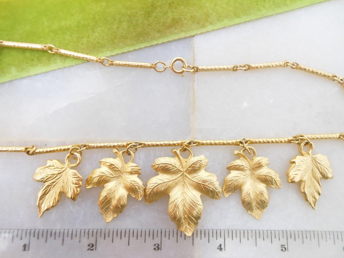 Vintage Leaf Charm Pendant Necklace Maple Dangle Collar Chain  Gold Tone Plate Mid Century Jewelry Gift, VivianJoel.com