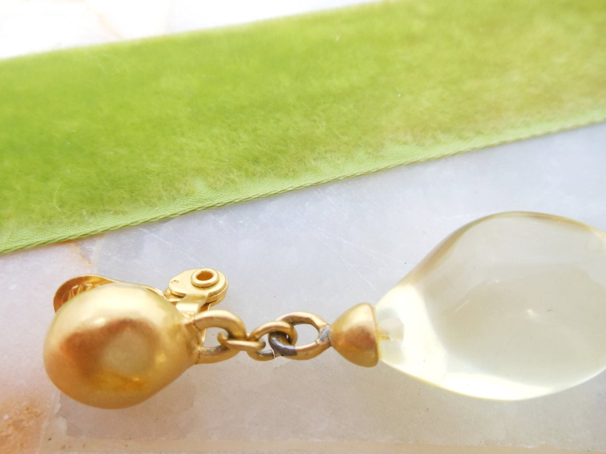 Vintage Chunky Lucite Earrings Dangle Drop Clip On Matte Gold Plate Statement Runway Jewelry Gift, VivianJoel.com