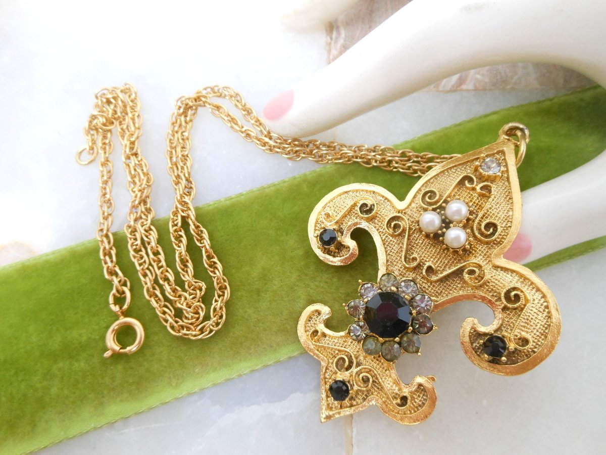 Vintage Fleur De Lis Pendant Necklace Rhinestone Faux Pearl Mogul Regency Revival Mid Century Jewelry Gift, VivianJoel.com