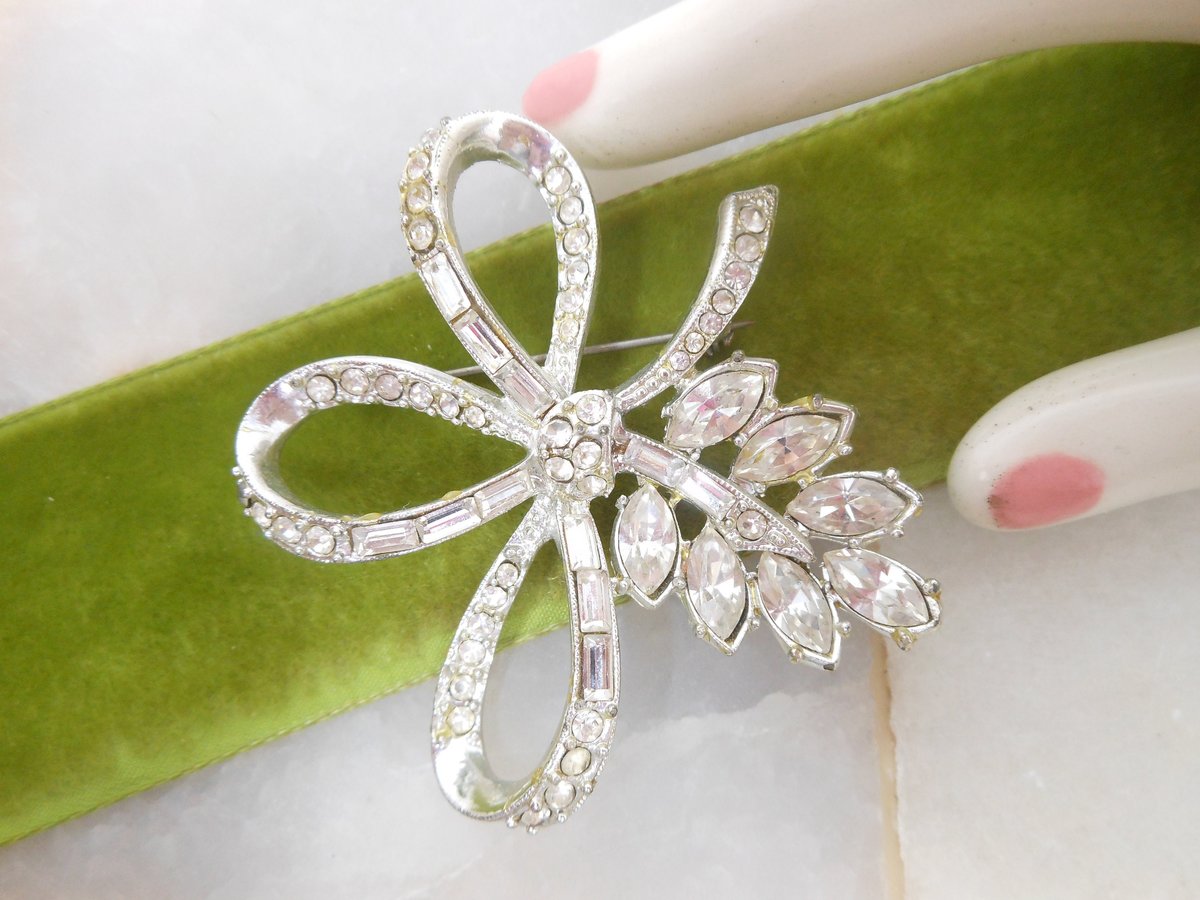 Vintage Rhinestone Bow Pin Flower Brooch Clear Ice Crystal Mid Century Wedding Bouquet Jewelry Gift, VivianJoel.com