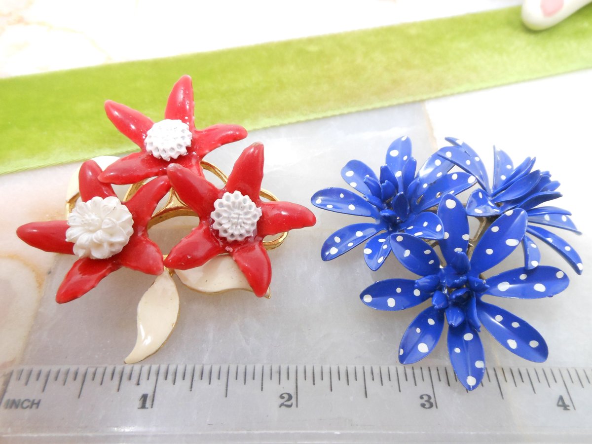Vintage LOT 2 Flower Brooch Polka Dot Enamel Pin Cluster Brooch White Dark Blue Red MOD Patriotic Mid Century Jewelry, VivianJoel.com