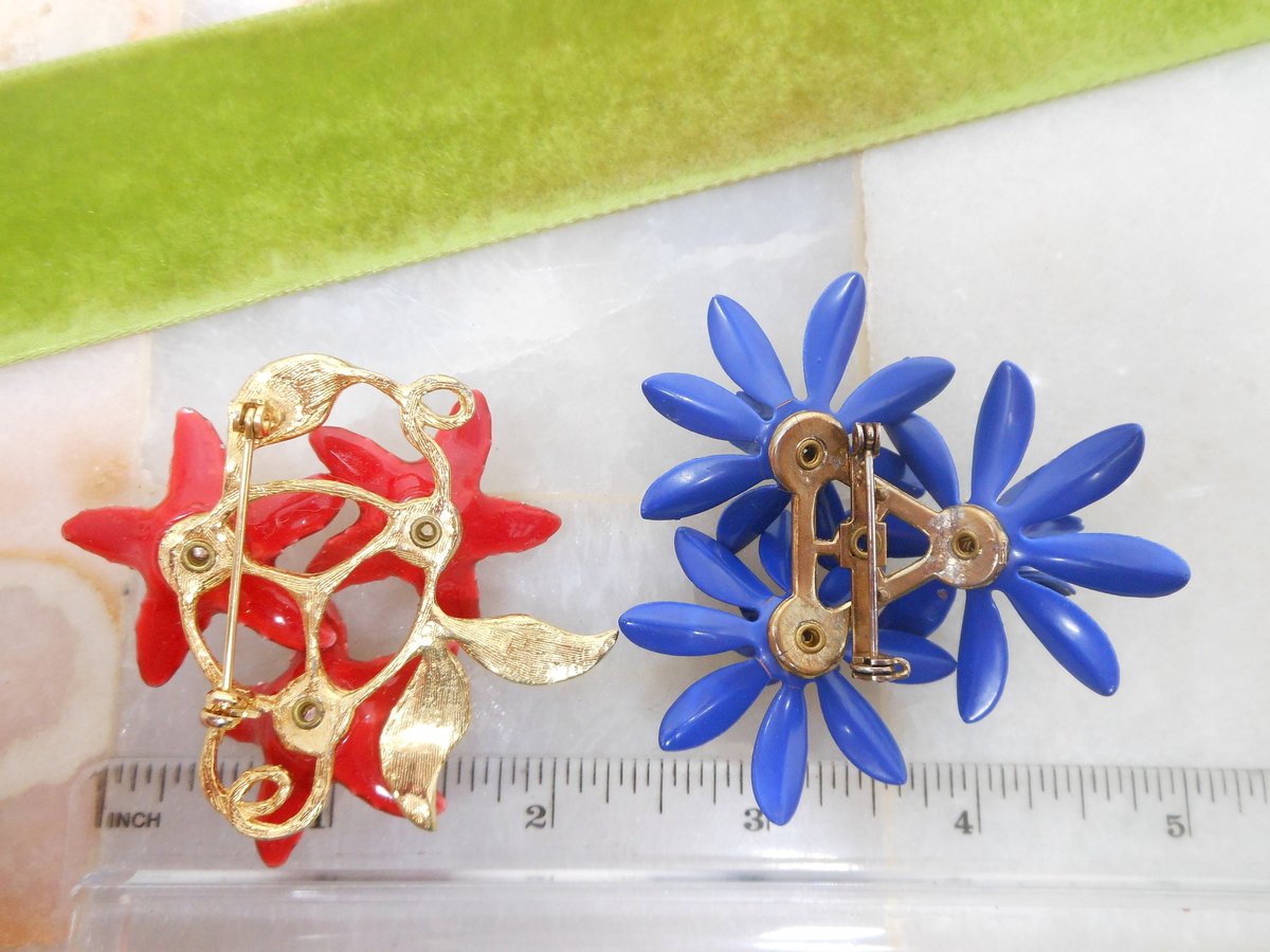 Vintage LOT 2 Flower Brooch Polka Dot Enamel Pin Cluster Brooch White Dark Blue Red MOD Patriotic Mid Century Jewelry, VivianJoel.com