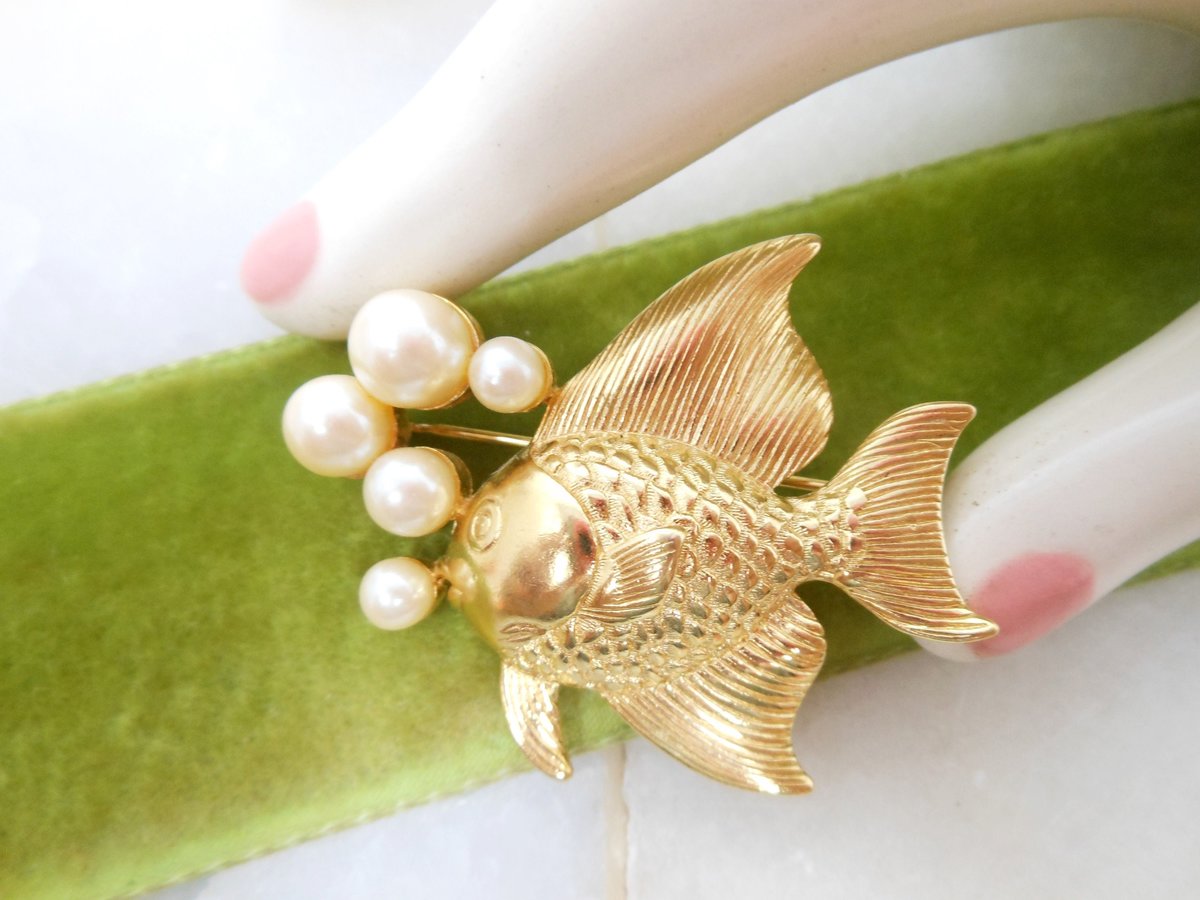 Vintage Koi Angel Fish Brooch Faux Pearl Gold Plate Pisces Beach Undersea Jewelry Mid Century Gift, VivianJoel.com