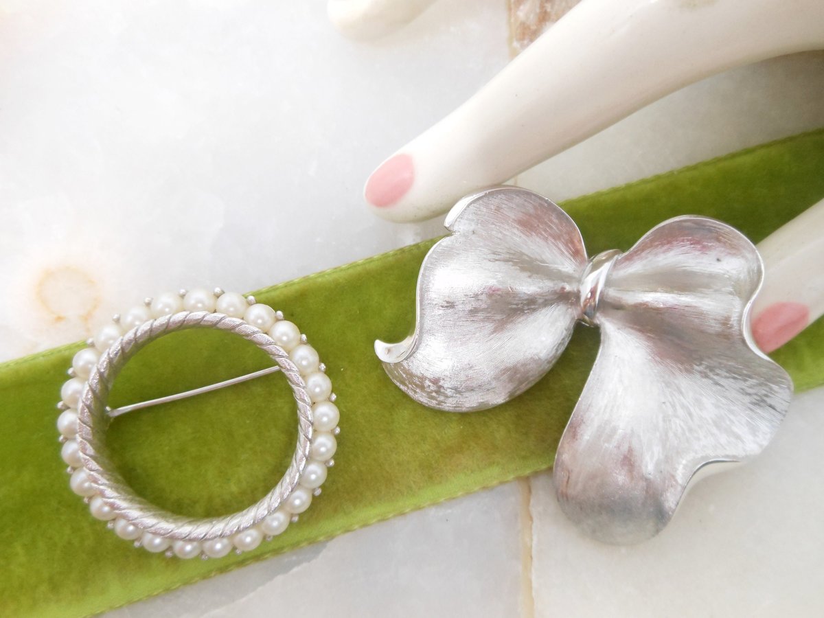 Vintage LOT 2 Crown TRIFARI Bow Pin Pearl Brooch Wreath Circle Classic Silvertone Designer Mid Century Jewelry Gift, VivianJoel.com
