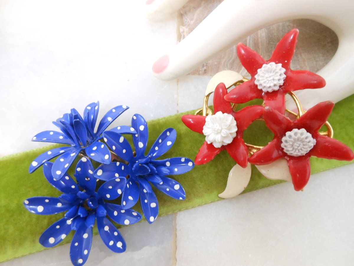 Vintage LOT 2 Flower Brooch Polka Dot Enamel Pin Cluster Brooch White Dark Blue Red MOD Patriotic Mid Century Jewelry, VivianJoel.com