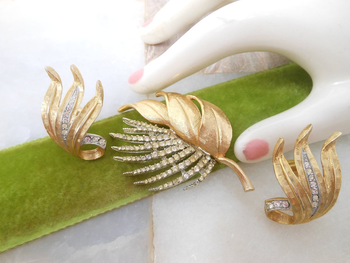 Vintage JUDY LEE Brooch Earrings Set Rhinestone Leaf Pin Gold Plate Demi Parure Mid Century Designer Jewelry, VivianJoel.com