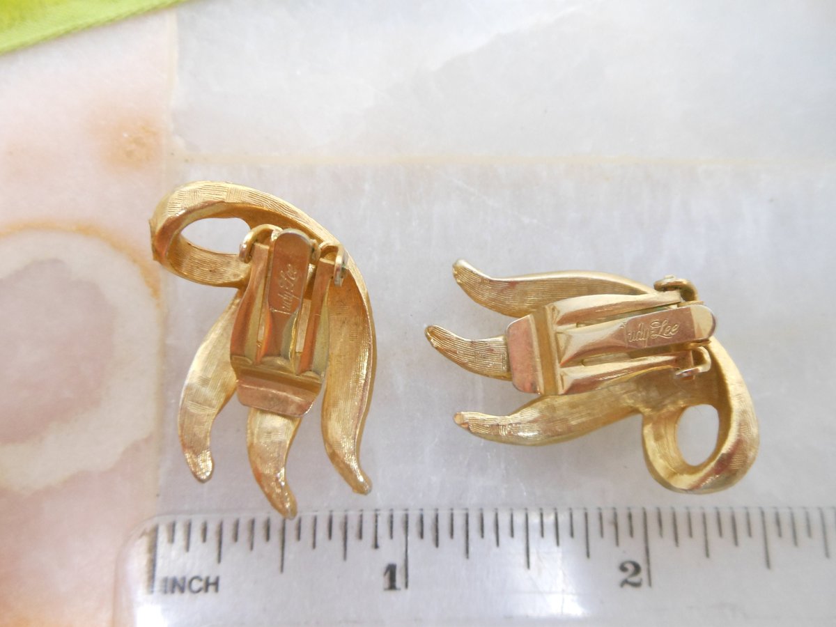 Vintage JUDY LEE Brooch Earrings Set Rhinestone Leaf Pin Gold Plate Demi Parure Mid Century Designer Jewelry, VivianJoel.com