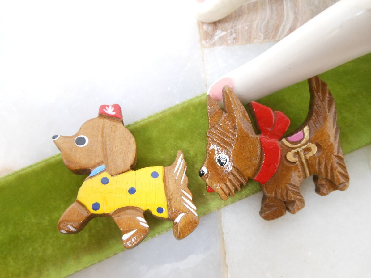Vintage LOT 2 Carved Wood Pin Scottie Scotty Dog Terrier Brooch Jewelry Gift Japan Kitsch Artisan Mid Century, VivianJoel.com