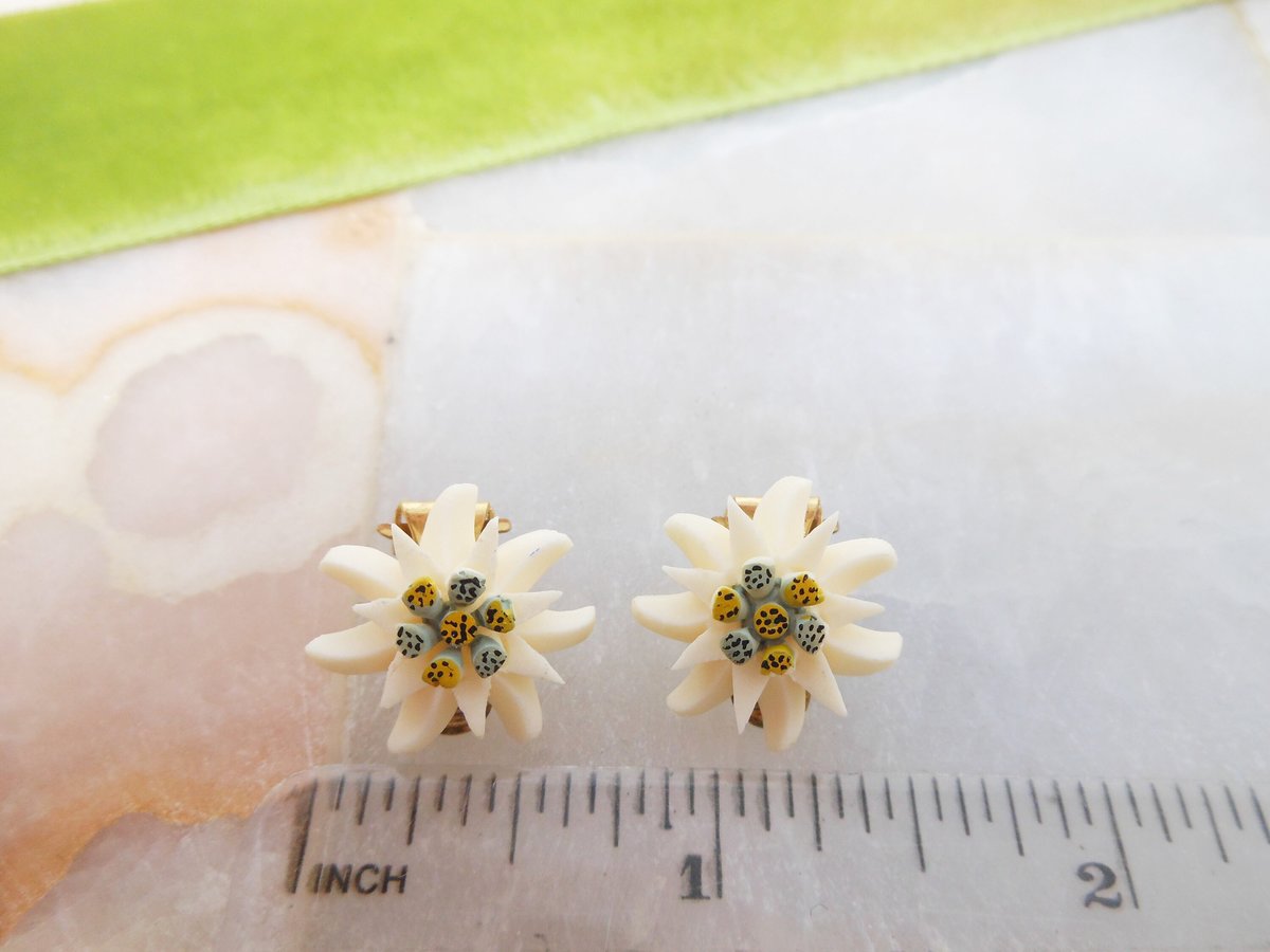 Vintage Edelweiss Scatter Pin Set Artisan Carved Flower Brooch Bovine Bone Handcraft Love Gift Jewelry Mid Century Gift, VivianJoel.com