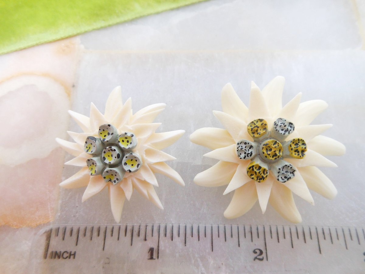 Vintage Edelweiss Scatter Pin Set Artisan Carved Flower Brooch Bovine Bone Handcraft Love Gift Jewelry Mid Century Gift, VivianJoel.com
