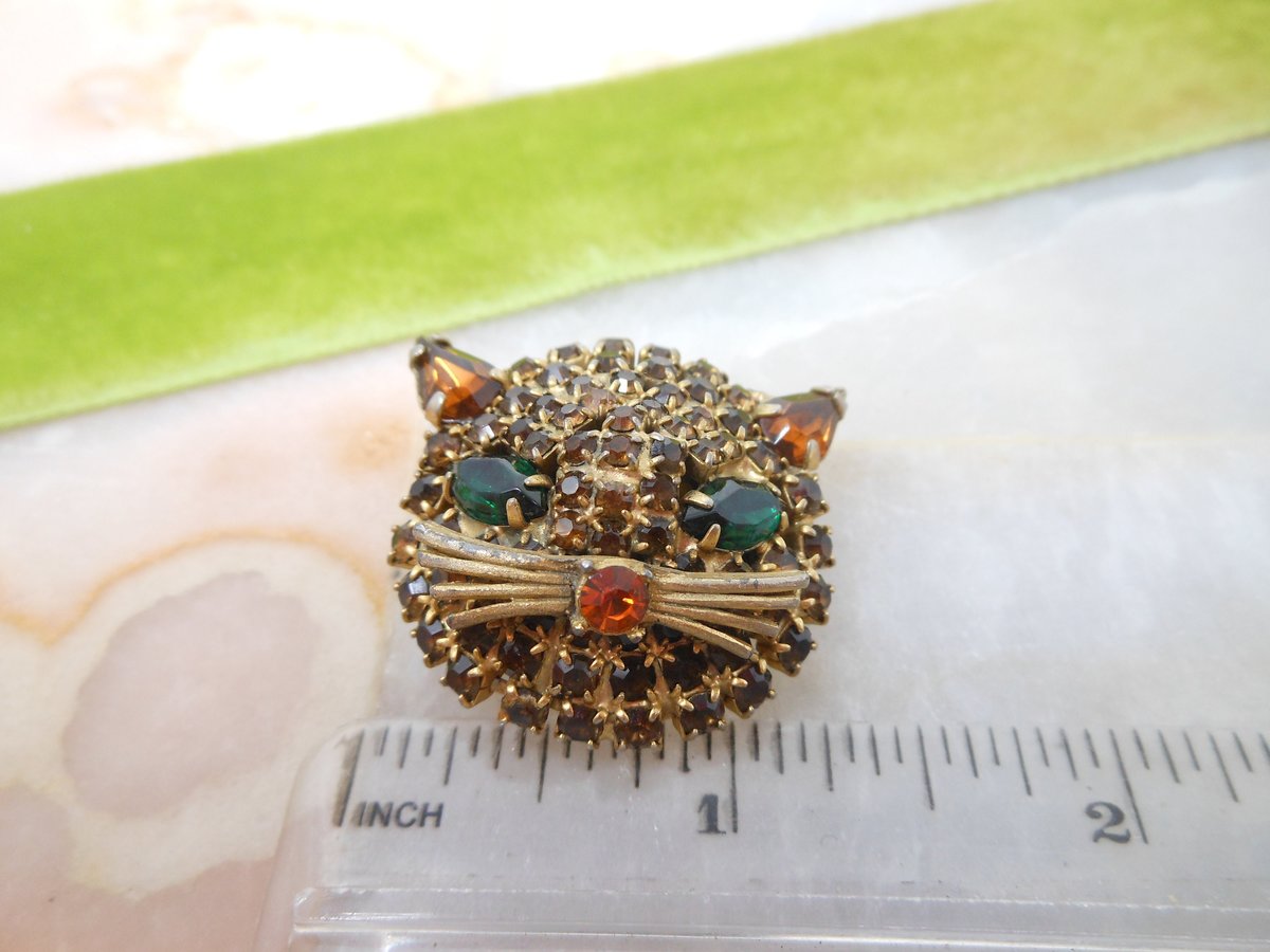 Vintage WEISS Rhinestone Cat Brooch Crystal Kitty Face Pin Designer Mid Century Figural Jewelry Gift *Unsigned*, VivianJoel.com