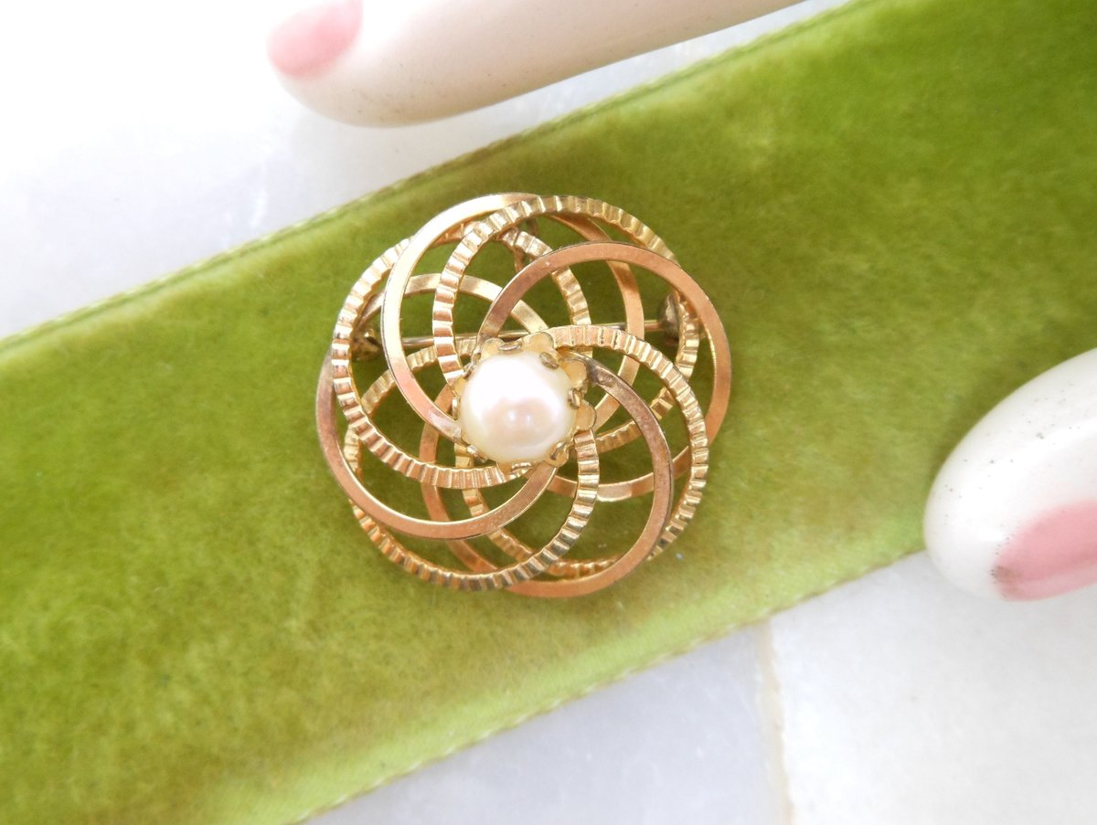 Vintage STAR-ART Gold Fill Brooch Circle Pearl GF Pin Petite Love Knot Infinity Wedding Mid Century Designer Jewelry Gift, VivianJoel.com