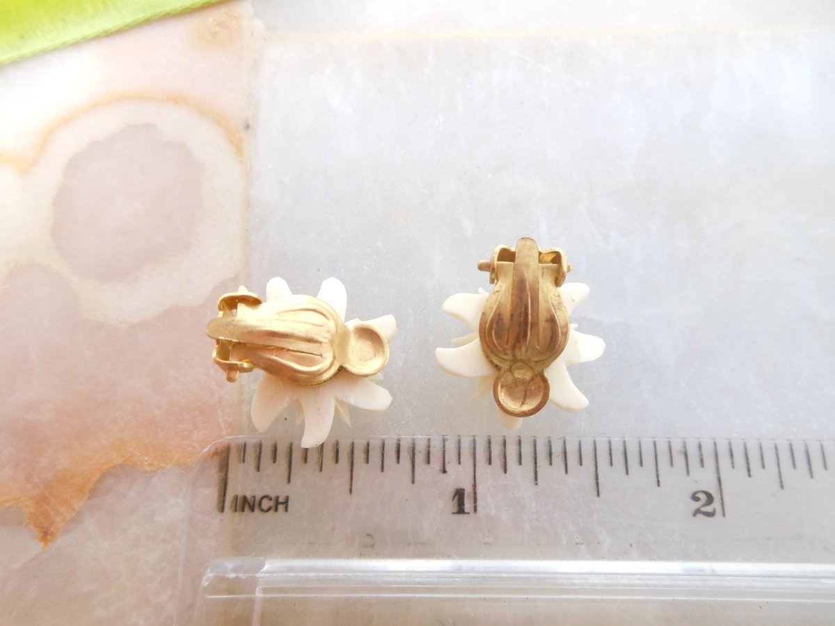 Vintage Edelweiss Scatter Pin Set Artisan Carved Flower Brooch Bovine Bone Handcraft Love Gift Jewelry Mid Century Gift, VivianJoel.com