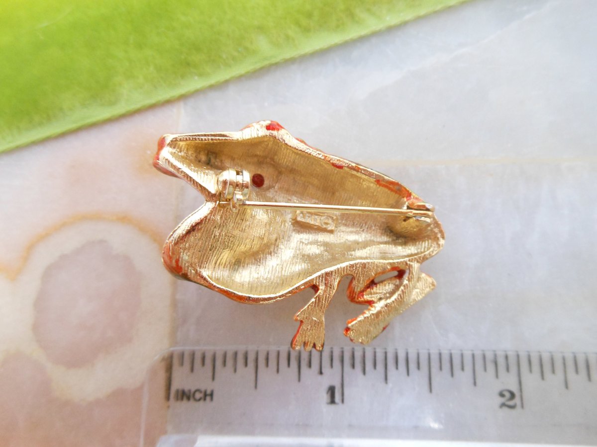 Vintage ART Designer Signed Enamel Frog Pin Googly Eye Toad Brooch Figural ARTHUR PEPPER Mid Century Jewelry Gift, VivianJoel.com