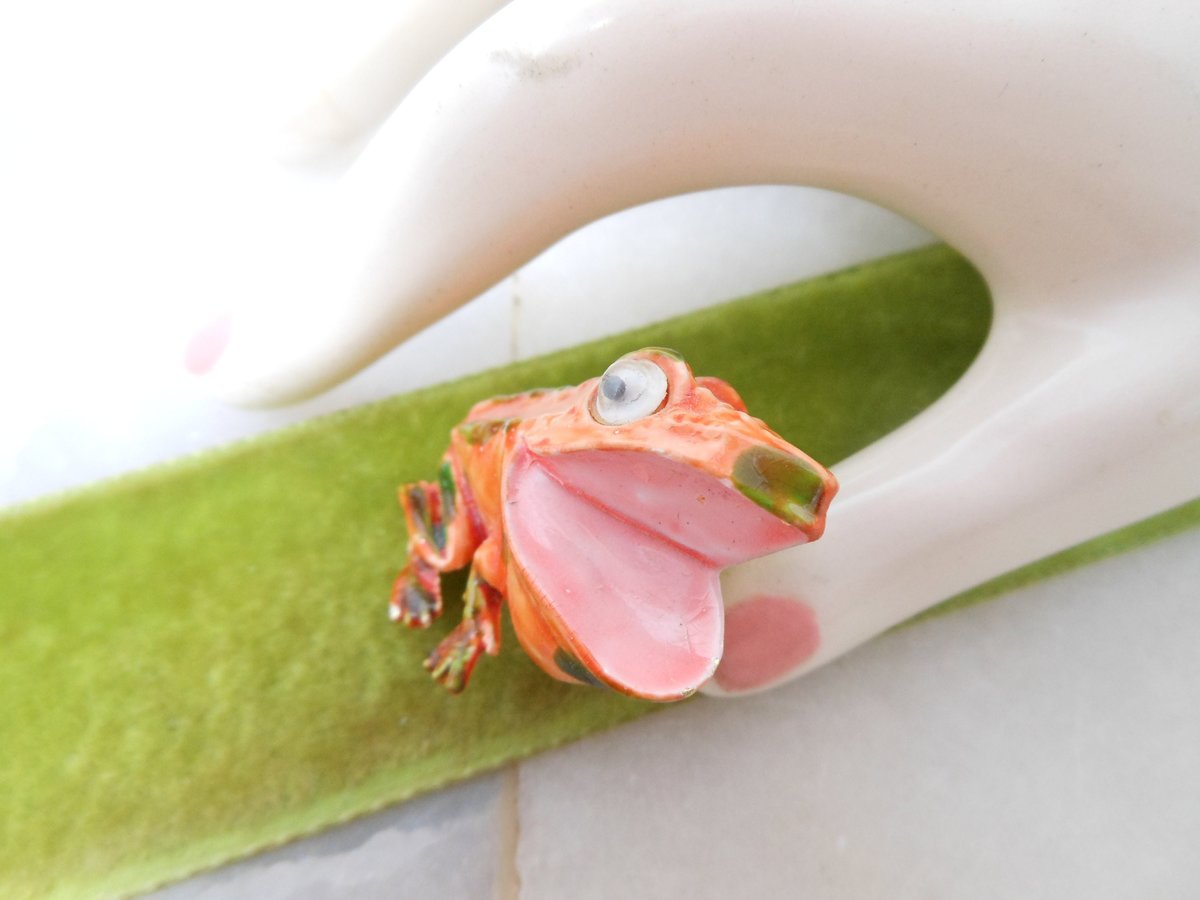 Vintage ART Designer Signed Enamel Frog Pin Googly Eye Toad Brooch Figural ARTHUR PEPPER Mid Century Jewelry Gift, VivianJoel.com