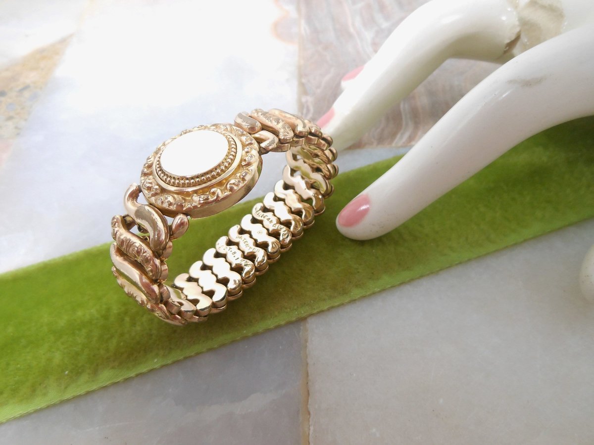 Vintage AMERICAN QUEEN Sweetheart Bracelet Expansion Gold Fill Medallion Valentine Mid Century WW1 Era 1908 Jewelry *As IS*, VivianJoel.com