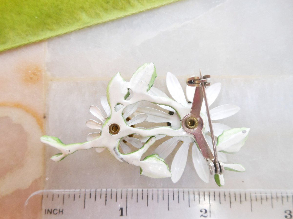 Vintage White Daisy Brooch Flower Enamel Pin Retro Kitsch 1970s Summer Mid Century Jewelry Gift, VivianJoel.com
