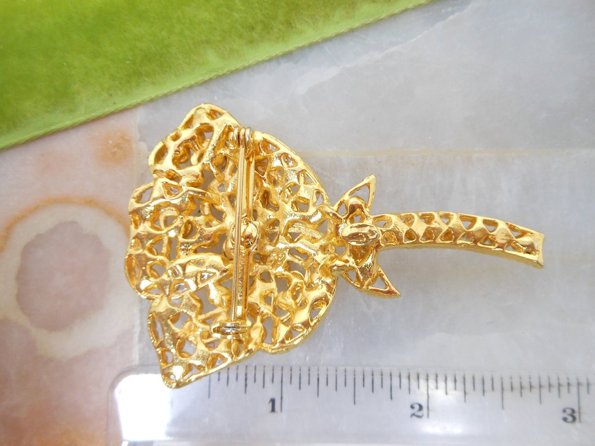 Vintage WEISS Flower Brooch Faux Pearl Pin Gold Plate Designer Timeless Classic Mid Century Jewelry Gift, VivianJoel.com