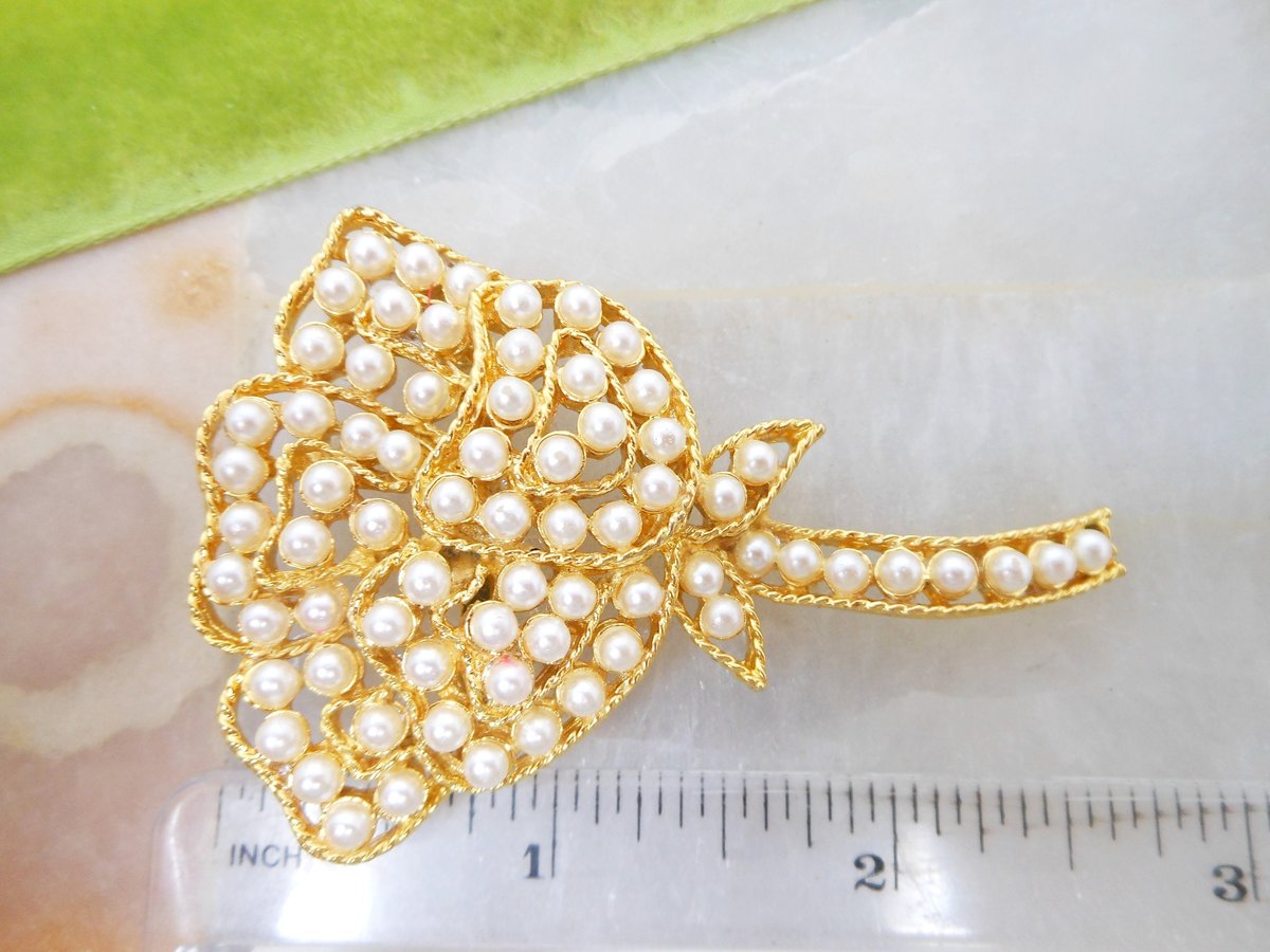Vintage WEISS Flower Brooch Faux Pearl Pin Gold Plate Designer Timeless Classic Mid Century Jewelry Gift, VivianJoel.com