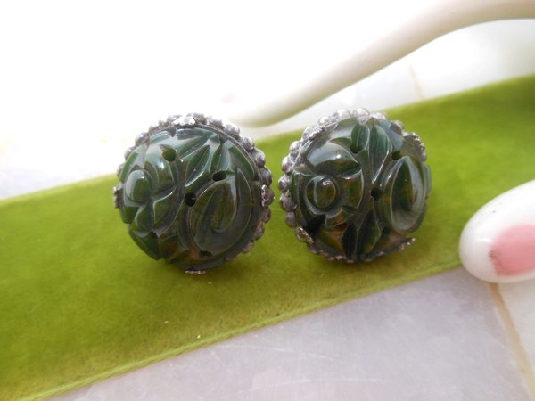 Vintage BAKELITE Earrings Carved Dark Green Spinach Chunky Art Deco Screw Back Old Plastic Mid Century, VivianJoel.com