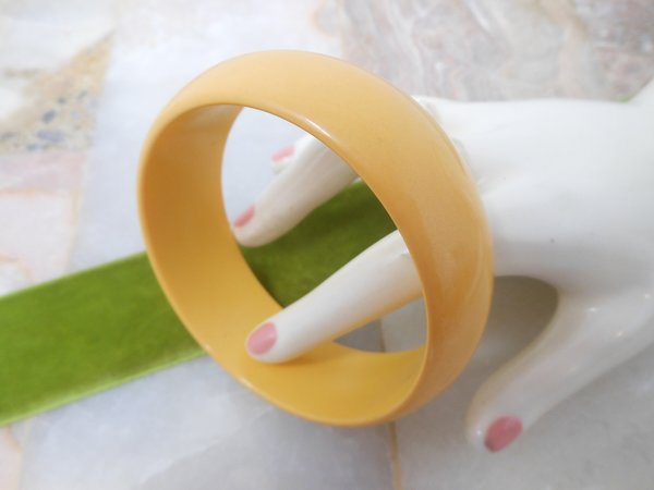 Vintage BAKELITE Bracelet Wide Bangle Cream Corn Yellow Art Deco Plastic Mid Century Jewelry Gift, VivianJoel.com