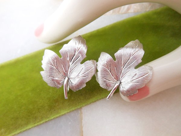 Vintage KREMENTZ Leaf Earrings Gold Overlay Screw Back Minimalist Designer Jewelry Gift Mid Century, VivianJoel.com