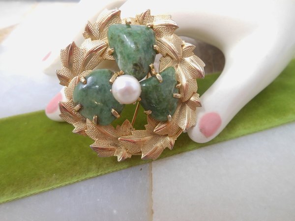 Vintage Jade Clover Pearl Brooch St Patricks Day Leaf Shamrock Wreath Lucky Pin Jewelry Gift Mid Century, VivianJoel.com