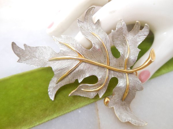Vintage JUDY LEE Large Leaf Brooch Pin Pendant Figural Designer Two Tone Fall Statement Designer Jewelry Gift Mid Century, VivianJoel.com