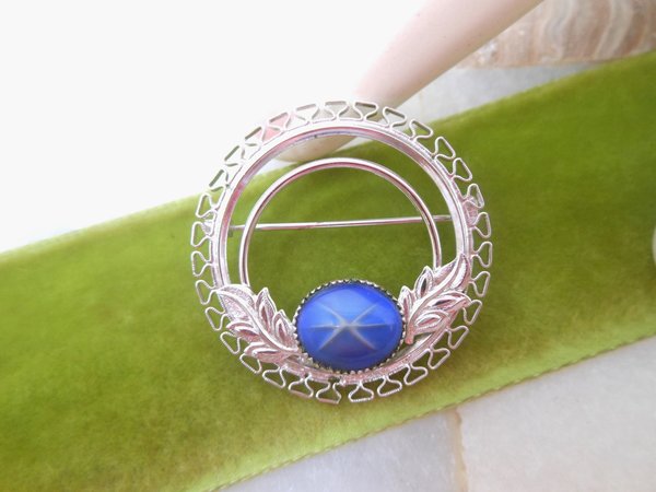 Vintage Star Sapphire Art Glass Pin Brooch Filigree Wreath Circle Ornate Jewelry Gift Mid Century, VivianJoel.com