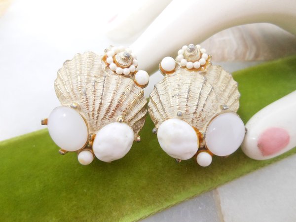 Vintage CAPRI Beach Earrings Seashell Cluster Clip On White Glass Enamel Wedding Mermaid Designer Jewelry Mid Century, VivianJoel.com