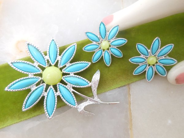 Vintage SARAH COVENTRY Daisy Flower Mod Pin Brooch Earrings Set Daisy Time Designer Jewelry Gift Mid Century, VivianJoel.com
