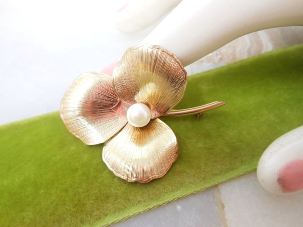 Vintage WINARD Pearl Pin Shamrock Leaf Clover Gold Fill 12K Designer Brooch GF Mid Century Jewelry Gift, VivianJoel.com